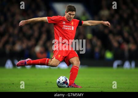 Fußball - Capital One Cup - Halbfinale - zweite Etappe - Chelsea gegen Liverpool - Stamford Bridge. Steven Gerrard aus Liverpool beim Capital One Cup Halbfinale, Second Leg Spiel in Stamford Bridge, London. Stockfoto