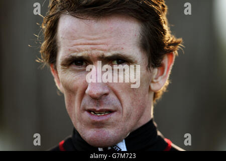 Jockey Tony McCoy in der Parade Ring vor dem ersten Rennen am Gold Cup Day auf Leopardstown Racecourse, Irland. Stockfoto