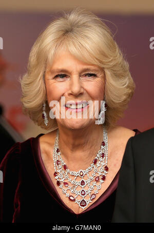 Die Herzogin von Cornwall bei der Königlichen und Weltpremiere des zweitbesten exotischen Marigold Hotels am Odeon Leicester Square, London. Stockfoto