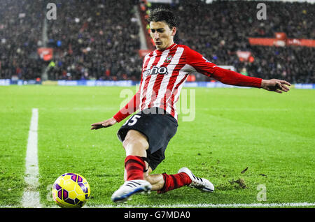 S Filip Djuricic während des Spiels der Barclays Premier League in St Mary's, Southampton. DRÜCKEN Sie VERBANDSFOTO. Bilddatum: Sonntag, 22. Februar 2015. Siehe PA Geschichte FUSSBALL Southampton. Bildnachweis sollte lauten: Chris Ison/PA Wire. Stockfoto