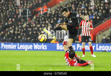 S Filip Djuricic während des Spiels der Barclays Premier League in St Mary's, Southampton. DRÜCKEN Sie VERBANDSFOTO. Bilddatum: Sonntag, 22. Februar 2015. Siehe PA Geschichte FUSSBALL Southampton. Bildnachweis sollte lauten: Chris Ison/PA Wire. Stockfoto