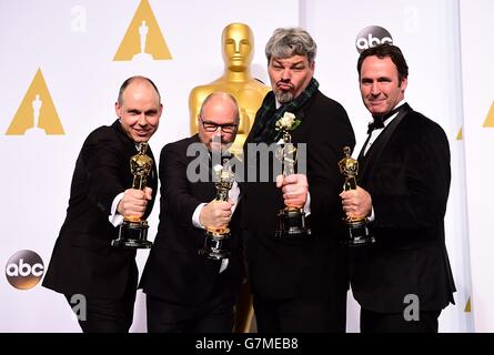 **** Ian Hunter, Scott Fisher, Andrew Lockley und Paul Franklin mit der Auszeichnung für visuelle Effekte für "Interstellar", im Pressesaal der 87. Academy Awards, die am 22. Februar 2015 im Dolby Theater in Hollywood, Los Angeles, CA, USA, abgehalten wurden. Stockfoto