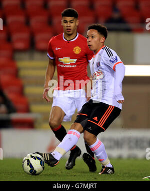 Fußball - Barclays U21 Premier League - Manchester United U21 gegen Fulham U21 - Leigh Sports Village. Josh Smile von Fulham Stockfoto