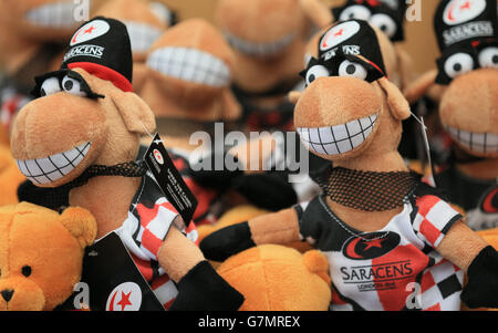 Rugby Union - Aviva Premiership - Saracens / Bath - Allianz Park. Allgemeine Ansicht der Waren, die vor dem Spiel zwischen Saracens' und Bath verkauft wurden. Stockfoto