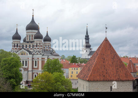 Tallinn, Estland, Dächer, Kirchen und Alexander Nevski Cathedral in der Altstadt, Tallinn, Estland, EU, Europa, Ostsee Stockfoto