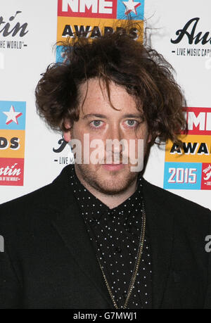 Matthew Murphy von den Wombats bei den NME Awards 2015 mit Austin, Texas, an der O2 Brixton Academy, London. Stockfoto