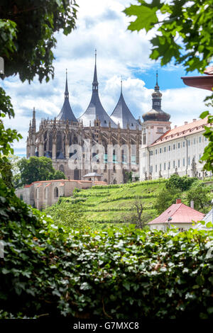 Gartenblick Kathedrale St. Barbara, Kutna Hora Tschechische Republik Böhmen Stockfoto