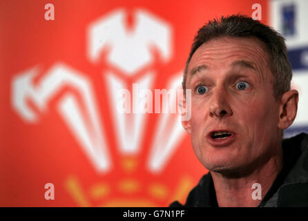 Rugby Union - 2015 RBS Six Nations - Wales / England - Wales Trainings- und Pressekonferenz - The Vale Resort. Wales Assistant Coach Rob Howley während einer Pressekonferenz im Vale Resort, Hensol. Stockfoto