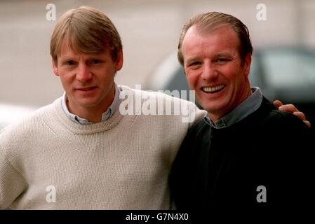 Fußball - Carling Premiership - Dave Bassett im Nottingham Forest. Das neue Management-Duo von Nottigham Forest, Stuart Pearce und Dave Bassett Stockfoto