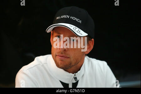 Formel 1 - 2015 Tests - Tag Zwei - Circuito De Velocidad. Die Jenson-Taste von McLaren Honda während der Tests vor der Saison auf dem Circuito De Velocidad in Jerez, Spanien. Stockfoto