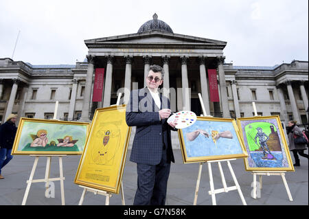 Der Komiker Joe Pasquale enthüllt vor der National Gallery in London seine remasterten Versionen von Gemälden von Renaissance-Meistern und den Namensvettern von Teenage Mutant Ninja Turtle, Michelangelo, Donatello, Raphael und Leonardo (da Vinci), um Staffel drei der Zeichentrickserie Teenage Mutant Ninja Turtles auf Nicktoons zu starten. Stockfoto