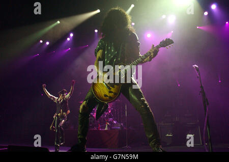 Velvet Revolver - Carling Apollo - Hammersmith. Slash of Velvet Revolver spielt live auf der Bühne. Stockfoto