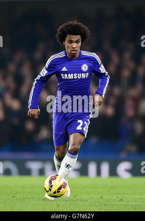 Chelsea's Willian während des Spiels der Barclays Premier League in Stamford Bridge, London. DRÜCKEN SIE VERBANDSFOTO. Bilddatum: Mittwoch, 11. Februar 2015. Siehe PA Geschichte FUSSBALL Chelsea. Bildnachweis sollte lauten: Adam Davy/PA Wire. Stockfoto