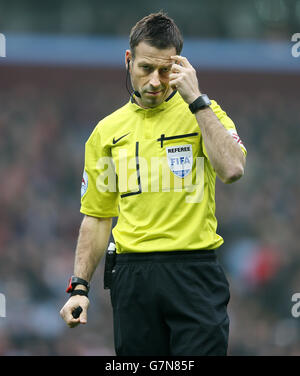 Fußball - FA Cup - Fünfte Runde - Aston Villa / Leicester City - Villa Park. Schiedsrichter Mark Clattenburg beim Spiel der fünften Runde des FA Cup in Villa Park, Birmingham. Stockfoto