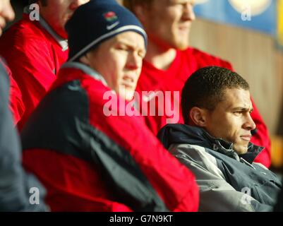 Jonny Wilkinson und Jason Robinson watche von der Tribüne als Englands Rugby-Union-Kader trainieren mit Leeds Rhino's Rugby-Liga Team Stockfoto