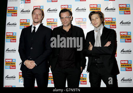 Paul Banks, Sam Fogarino und Daniel Kessler von Interpol bei den NME Awards 2015 mit Austin, Texas, an der O2 Brixton Academy, London. DRÜCKEN SIE VERBANDSFOTO. Bilddatum: Mittwoch, 18. Februar 2015. Siehe PA Story SHOWBIZ NME. Das Foto sollte lauten: Yui Mok/PA Wire Stockfoto