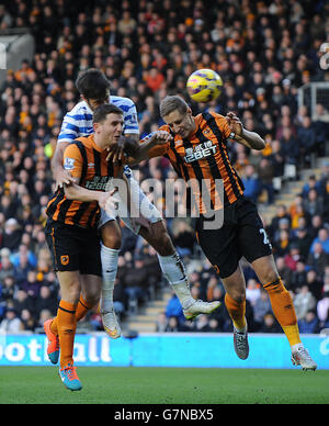 Fußball - Barclays Premier League - Hull City / Queens Park Rangers - KC Stadium. Charlie Austin von QPR erzielt im Spiel der Barclays Premier League im KC Stadium, Hull, ihr erstes Tor. Stockfoto