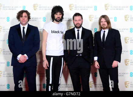 (Von links nach rechts) Ian Matthews, Sergio Pizzorno, Tom Meighan und Chris Edwards von Kasabian bei den EE British Academy Film Awards im Royal Opera House, Bow Street in London. DRÜCKEN Sie VERBANDSFOTO. Bilddatum: Sonntag, 8. Februar 2015. Siehe PA Geschichte SHOWBIZ BAFTA. Bildnachweis sollte lauten: Dominic Lipinski/PA Wire Stockfoto