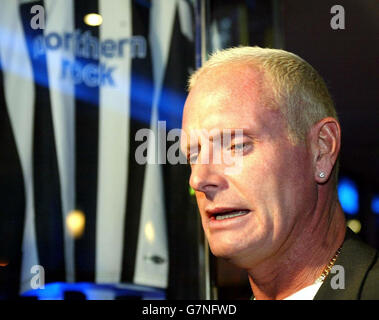 Der ehemalige Fußballspieler Paul Gascoigne kommt zur Eröffnungsnacht von Shearer's Bar, dem neuen Unternehmen von Newcastle United, Alan Shearer in Newcastle. Stockfoto