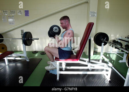 Cheif Inspector of Prisons Report - HM Prison Chelmsford. Insasse Matt West nutzt die Turnhalle. Stockfoto