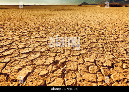 rissigen und trockenen Boden Landschaft Stockfoto