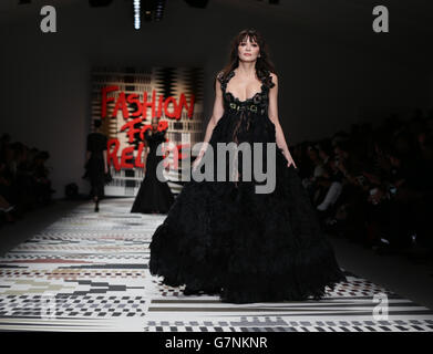 Annabelle Neilson auf dem Laufsteg während der Fashion for Relief eine Charity-Modenschau von Naomi Campbell für die Ebola-Krise in Afrika im Somerset House, London. DRÜCKEN SIE VERBANDSFOTO. Bilddatum: Donnerstag, 19. Februar 2015. Das Foto sollte lauten: Yui Mok/PA Wire Stockfoto