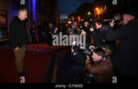 Alan Rickman kommt am Glasgow Film Theatre zur schottischen Premiere seines Films A Little Chaos, den er als Louis XIV im Rahmen des Glasgow Film Festival 2015 inszenierte und darstellte. Stockfoto