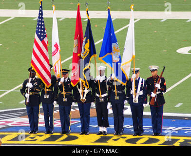 Amerikanische Farben-Schutz umfasst Amy, Marines, Marine, Luftwaffe und Küstenwache. Stockfoto