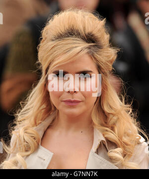 Paloma Faith kommt zur Burberry Prorsum Damen Catwalk Show in Kensington Gardens, im Rahmen der London Fashion Week. DRÜCKEN SIE VERBANDSFOTO. Bilddatum: Montag, 23. Februar 2015. Siehe PA Story CONSUMER Fashion. Der Bildnachweis sollte lauten: Dominic Lipinski/PA Wire Stockfoto