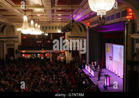 UKIP-Führer Nigel Farage hält eine Rede während der Ukip-Frühjahrstagung in den Wintergärten in Margate. Stockfoto