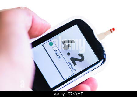 Messgerät zeigt ein Blutzuckerspiegel von 4.2mmol / L, im normalen Bereich von 4,0 bis 5,9 Mmol/L unter normalen Bedingungen Stockfoto