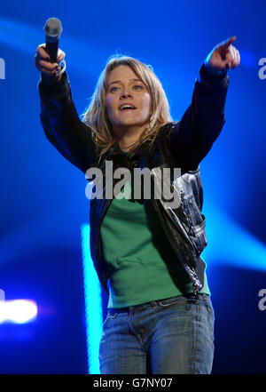 Tsunami Relief Concert - Millennium Stadium. Edith Bowman. Stockfoto