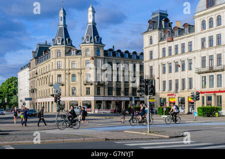 Radfahrer auf einer Straße in Kopenhagen, Dänemark. Stockfoto