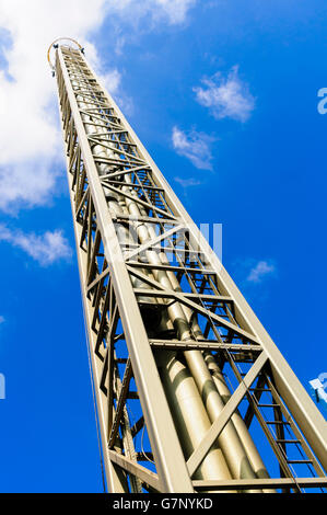 Hoher Turm eine Fahrt im Vergnügungspark Tivoli Garten und Lustgarten in Kopenhagen, Dänemark. Stockfoto