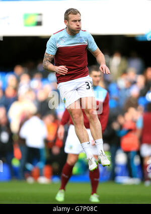 Fußball - Barclays Premier League - Chelsea / Burnley - Stamford Bridge. Scott Arfield von Burnley beim Aufwärmen Stockfoto