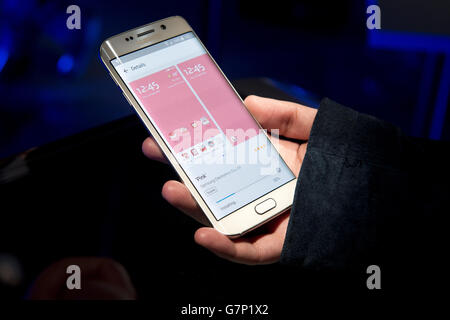 Samsung enthüllt sein neues Galaxy S6 Edge Smartphone in den YouTube Studios im Zentrum von London. Stockfoto