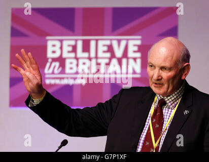 Stuart Agnew MEP und PPC für Broadland halten seine Rede während der Ukip Spring Conference im Winter Gardens Theatre in Margate, Kent. Stockfoto