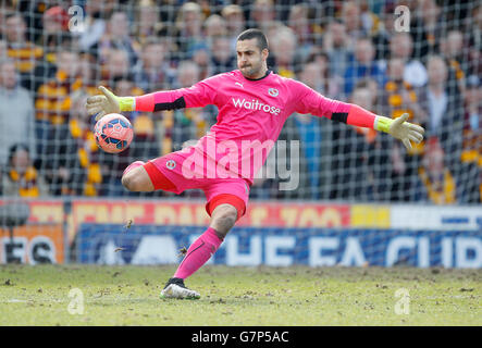 Fußball - FA Cup - Sechste Runde - Bradford City gegen Reading - Valley Parade. Leading's Adam Federici Stockfoto