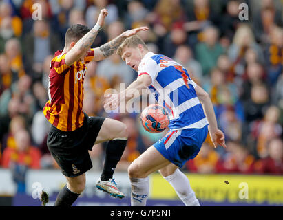 Fußball - FA Cup - Sechste Runde - Bradford City gegen Reading - Valley Parade. Billy Knott von Bradford City und Pavel Pogrebnyak von Reading Stockfoto