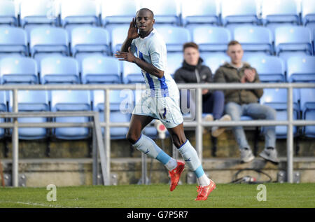 Soccer - Sky Bet League One - Coventry City / Port Valle - Ricoh Arena. Sanmi Odelusi von Coventry City feiert den zweiten Treffer gegen Port Val Stockfoto