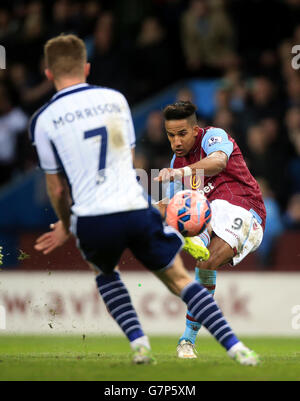 Fußball - FA Cup - Sechste Runde - Aston Villa gegen West Bromwich Albion - Villa Park. Scott Sinclair von Aston Villa erzielt beim Spiel der sechsten Runde des FA Cup in Villa Park, Birmingham, das zweite Tor des Spiels seiner Seite. Stockfoto