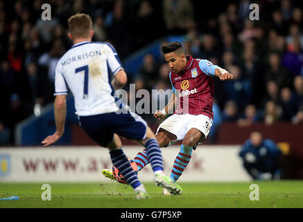 Fußball - FA Cup - Sechste Runde - Aston Villa gegen West Bromwich Albion - Villa Park. Scott Sinclair von Aston Villa erzielt beim Spiel der sechsten Runde des FA Cup in Villa Park, Birmingham, das zweite Tor des Spiels seiner Seite. Stockfoto