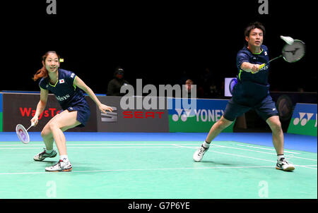 Badminton - 2015 Yonex All England Badminton Championships - Tag 1 - National Indoor Arena. Misaki Matsutomo (links) und Kenichi Hayakawa, Japan Stockfoto