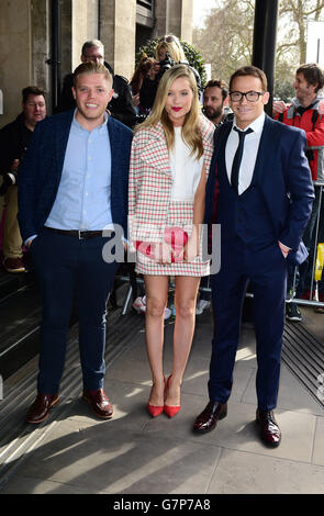 (Von links nach rechts) Rob Beckett, Laura Whitmore und Joe Swash nehmen an den TRIC Awards im Grosvenor House, Park Lane, London Teil. Stockfoto