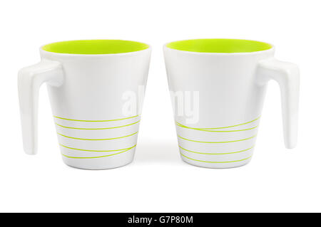 Paar weiße Tassen mit grünen Streifen isoliert auf weißem Hintergrund mit Beschneidungspfad Stockfoto