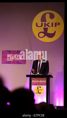 Mark Reckless, MP, hält eine Rede während der Ukip-Frühjahrstagung in den Wintergärten in Margate, Kent. Stockfoto