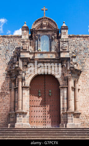 Haustür von der Basilika San Francisco de Asis in Cusco, Peru Stockfoto