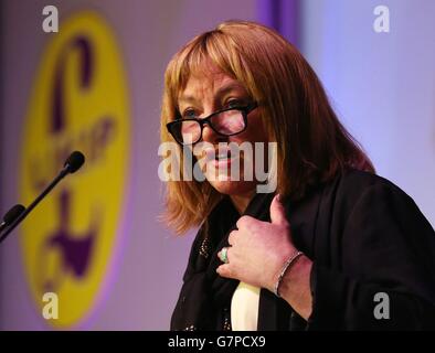 Die ehemalige Boxpromoterin Kellie Maloney hält eine emotionale Rede während der Ukip Spring Conference in den Winter Gardens in Margate, Kent. Stockfoto