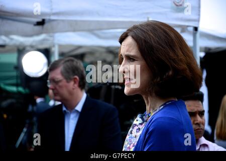 Der Minister für Nordirland gibt Theresa Villiers ihre Reaktion auf das Ergebnis des EU-Referendums. Stockfoto