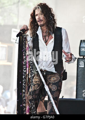 New York, NY, USA. 24. Juni 2016. Steven Tyler führt auf NBC "Today" Show im Rockefeller Plaza. Stockfoto